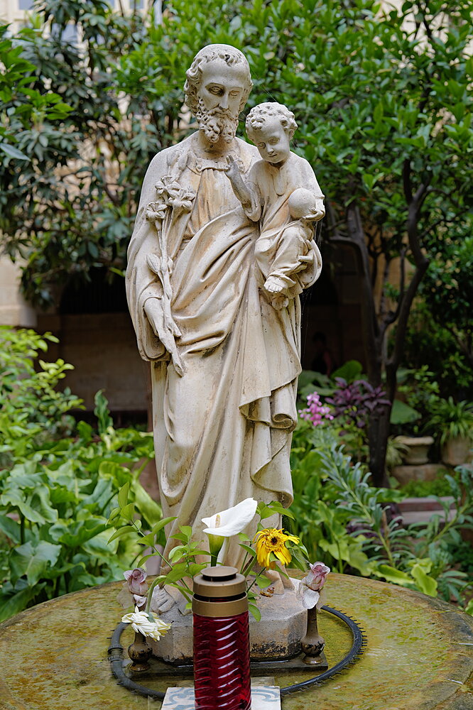 Figur i klosterhaven