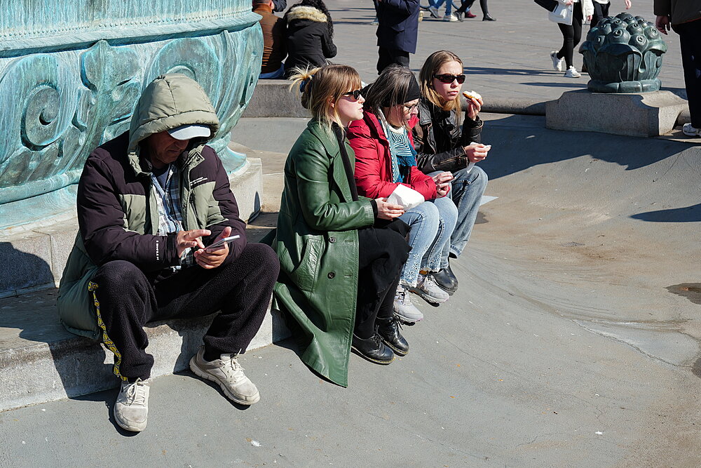 Ved det nye dragespringvand - mar 2025