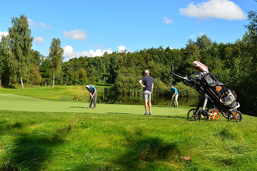 På golfbanen