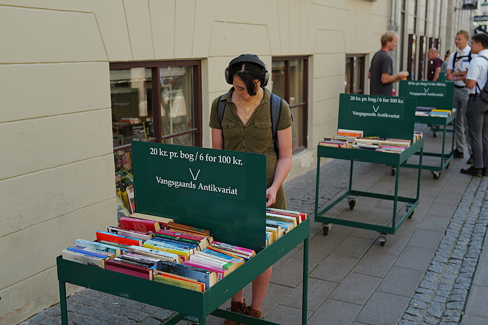 Der kikkes i bogkasserne