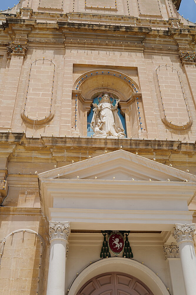Kirkens facade